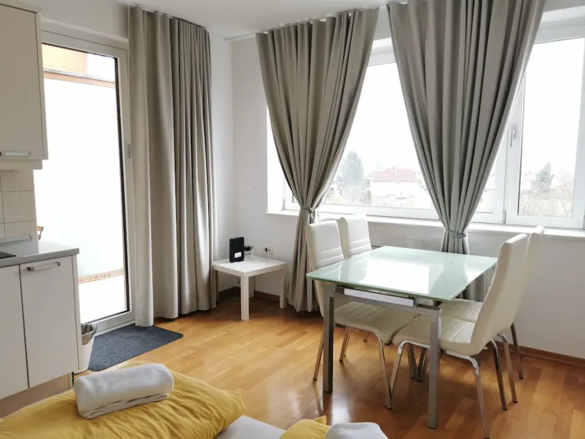 Trnovo apartment with free parking - Image 1