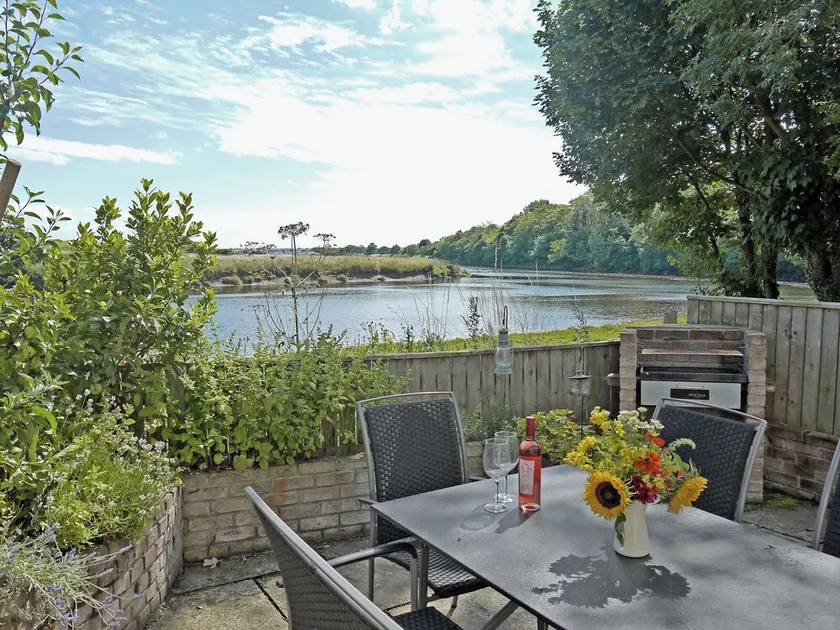 4 bedroom accommodation in Warkworth - Image 1