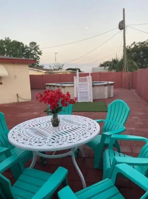 Holiday home with private heated pool available . for extra $20 for each night  - Image 1
