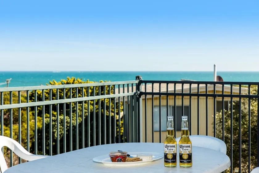 Ninettas View - Budget beachside accommodation - Image 1