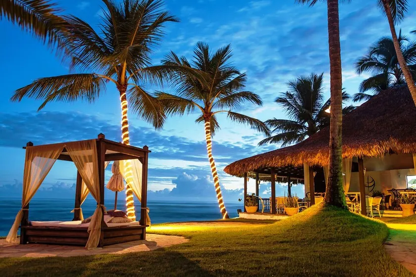2BD guest-friendly condo in luxury beachfront resort, steps from everything - Image 1