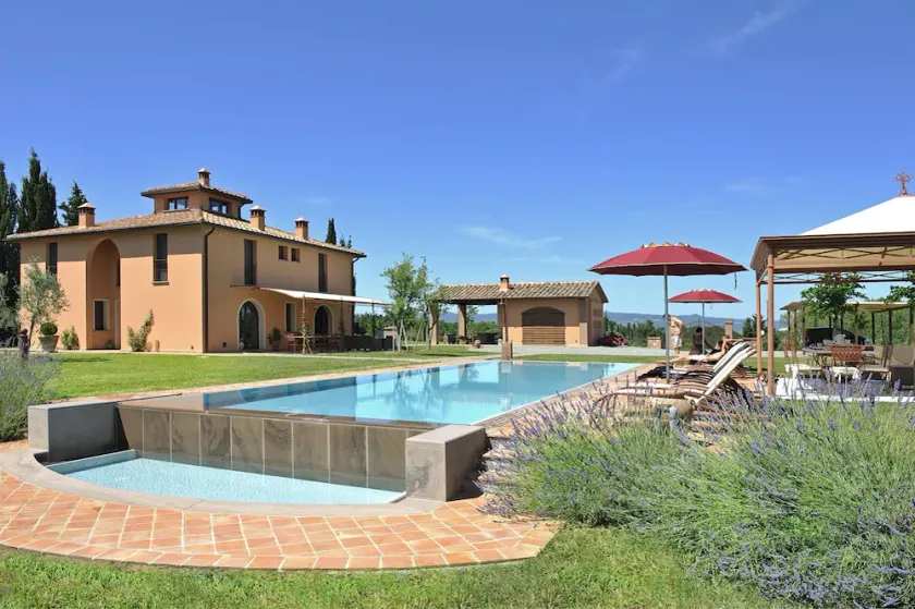 Villa em Montelopio com 4 quartos e capacidade para 11 pessoas - Image 1