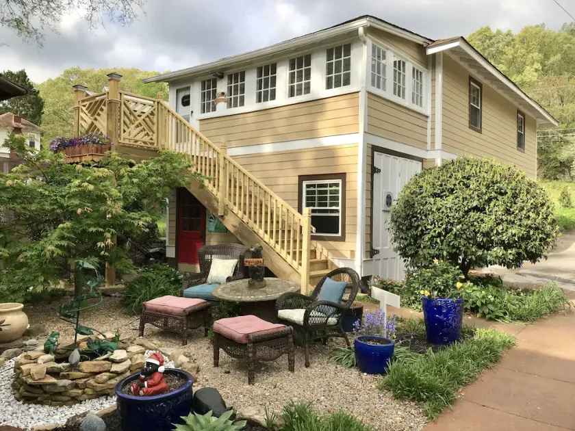 Bear House 1890, Lilly's Loft, Delightful, Upgraded amenities, Walk to Cafes - Image 1