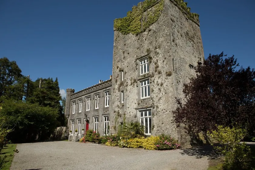 Castelo irlandês em Tipperary, IE - pitoresco cenário rural - Image 1
