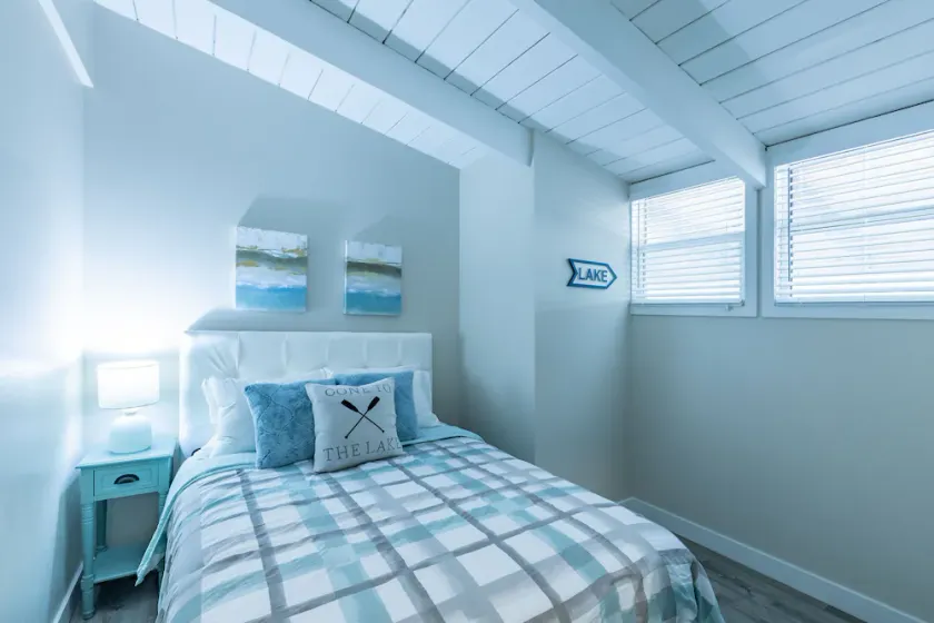 Mountain View Boutique Suite with contactless entry - The Lake at Blue Mountains - Image 1