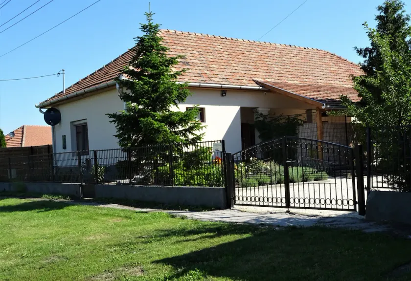 Casa familiar con jacuzzi para 5 personas + niño hasta +/- 3 años - Image 1