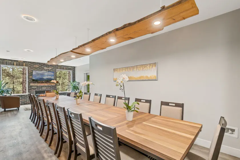 \"The Ponderosa\"-Gathering Tree's Deluxe Group Stay with private KING suites - Image 1