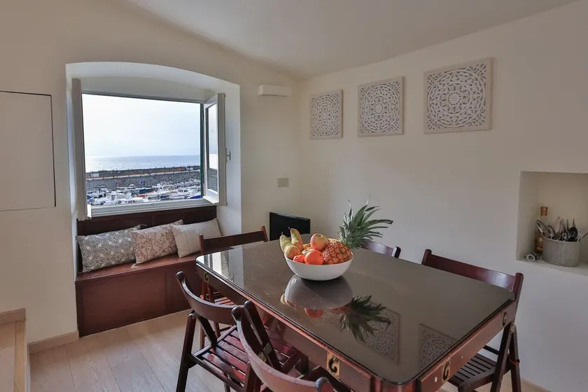 A window on the sea - Image 1