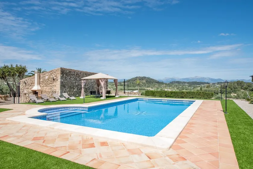Typische mallorquinische Villa „S'Era de Son Roig“ mit Garten, Pool und WLAN - Image 1