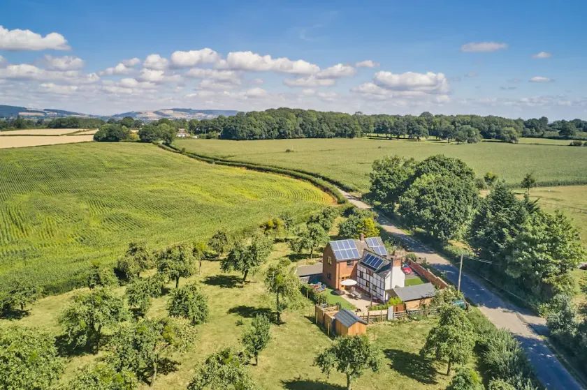 Powk Meadow Farmhouse - Image 1