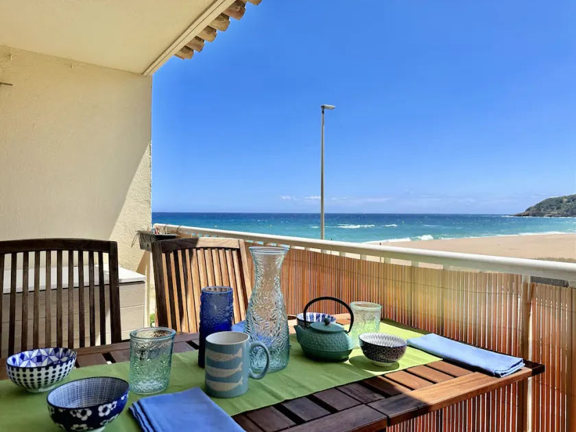 Apartment with sea view, fist line from the sea. A/C. Parking place. - Image 1