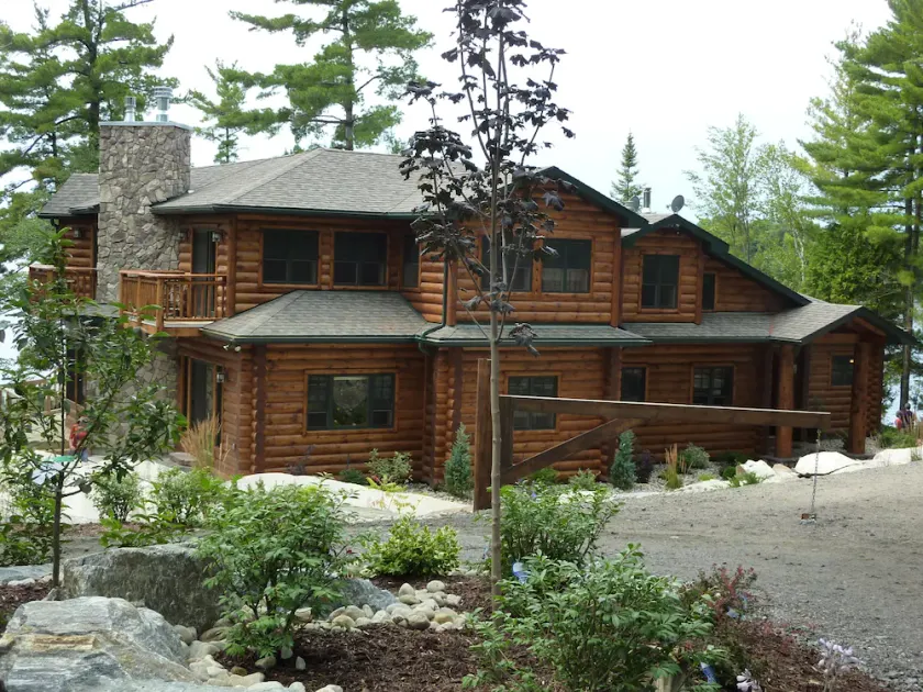 Lusso Log Escape - Mckellar, Ontario, Canada - Image 1