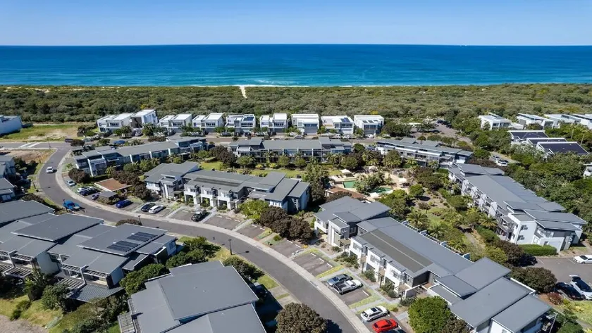 Beach, Golf, Day Spa & Poolside Luxury - Image 1