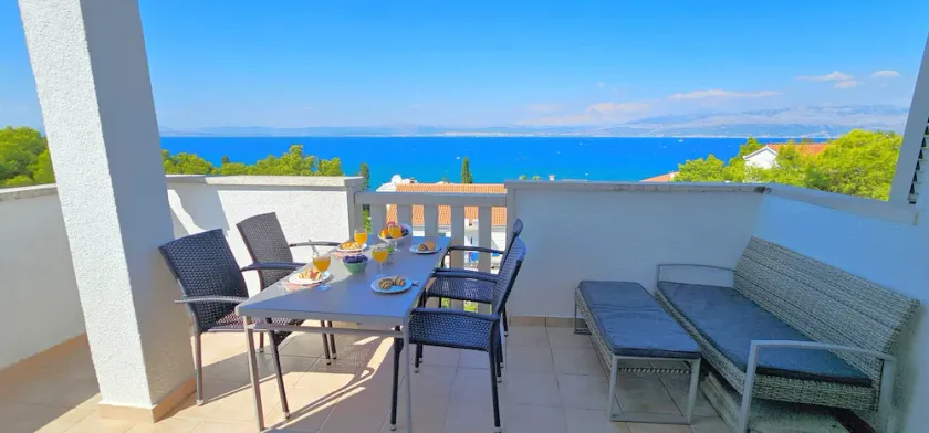 Duplex Top Floor Apartment with Stunning Sea Views, in Quiet Area, 200m to beach - Image 1