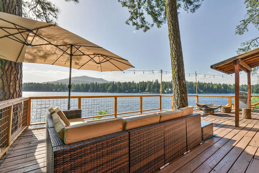 Year around  Bliss Lakehouse with hottub and deck - Image 1