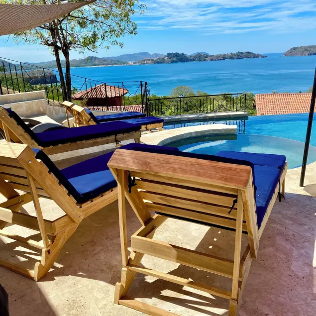 Stunning Ocean Views from every room .... walking distance to two great beaches! - Image 1