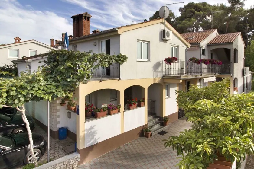 Holiday apartment with terrace - Image 1