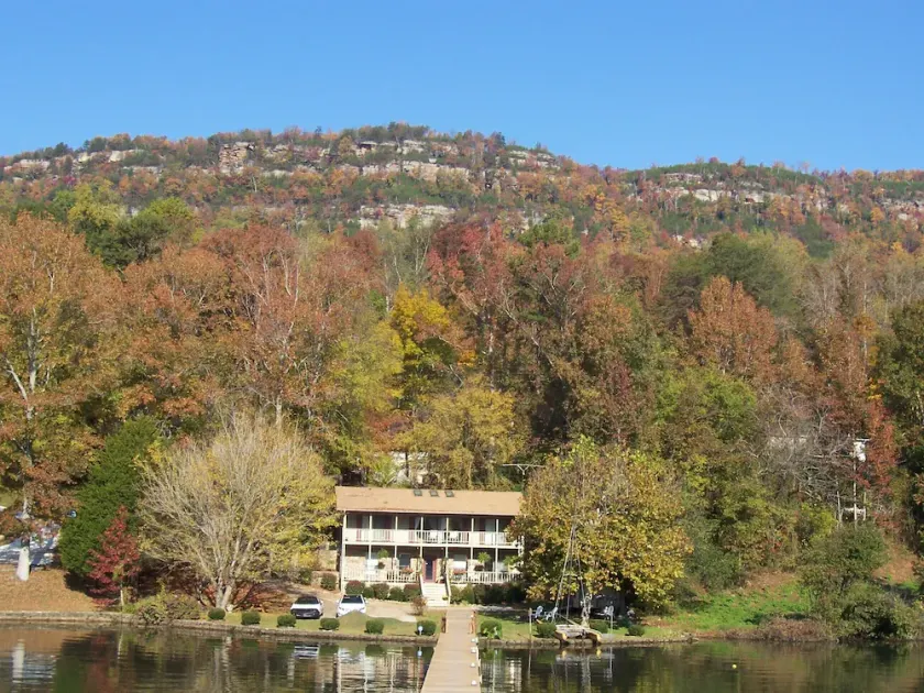 Tennessee River Bed and Breakfast Retreat! Lakefront! Ingen gebyrer! - Image 1