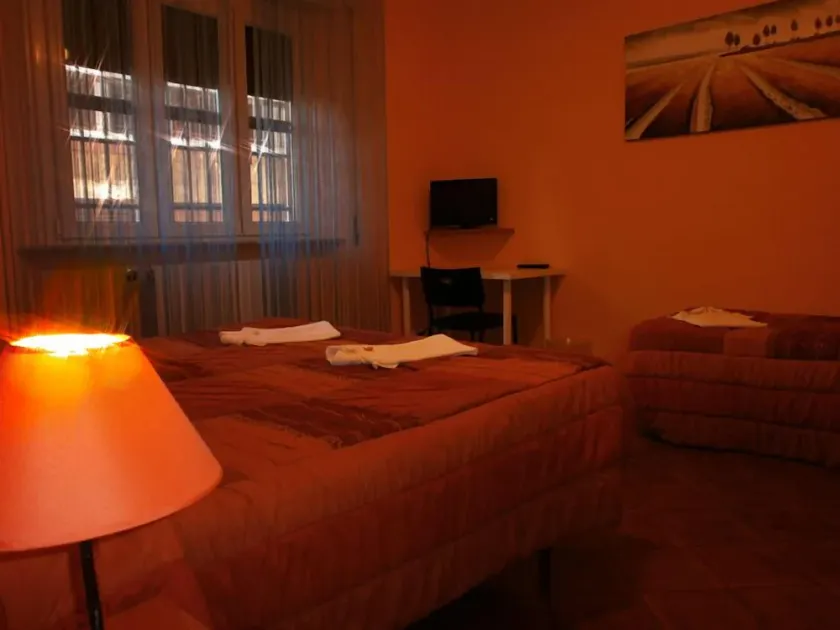 Airport Pisa Rooms - Image 1