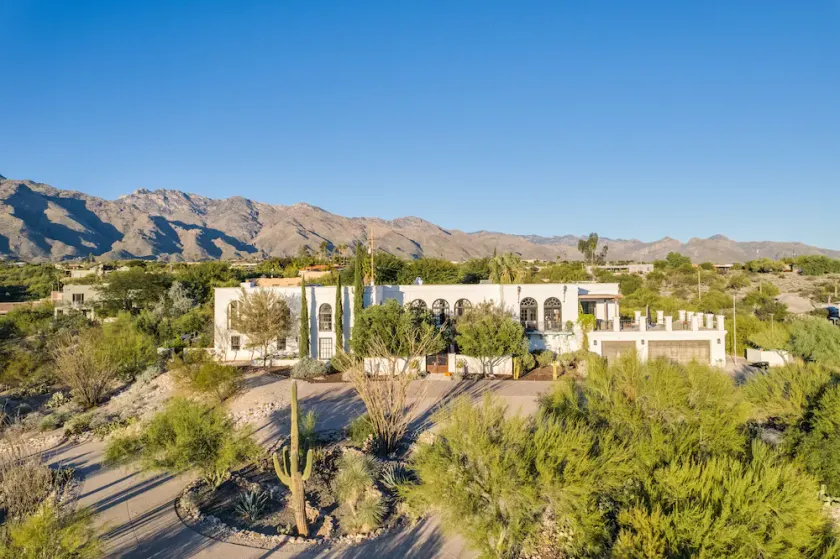 Foothills Luxury Casita with Private Pickleball Court - Image 1