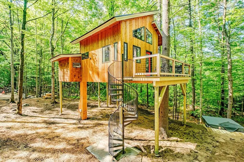 Two bedroom treehouse in United States of America, Sanford - Image 1