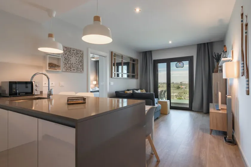 Apartment With Resort Amenities - Image 1