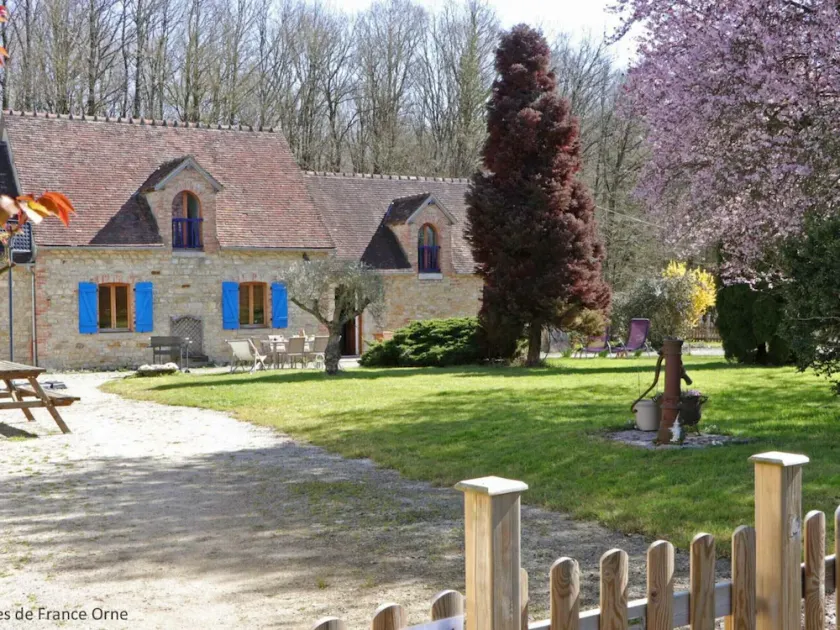 Charming cottage with enclosed garden, near equestrian center, cozy stay - Image 1