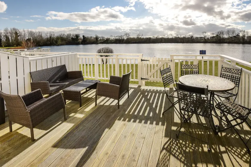 Direct lake view 3 bedroom lodge with south facing decking to lake, modern lodge - Image 1
