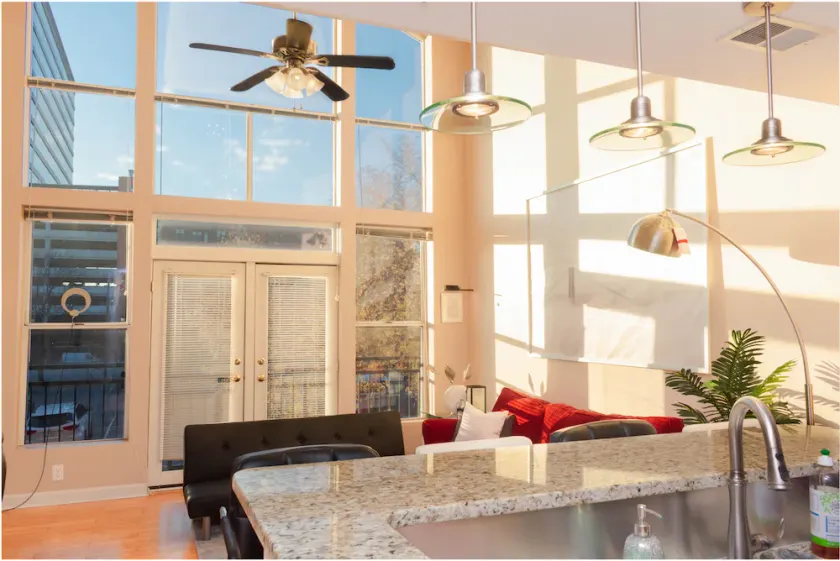 One Bedroom Hideaway w/ free parking steps to Downtown - Image 1