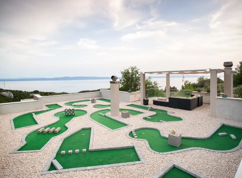 Piscine, jacuzzi, sauna, gymnase, mini golf, vélos, barbecue, wifi gratuit - Image 1