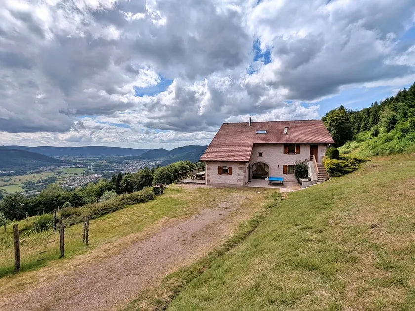 Gîte spacieux, confort moderne, 8 pers, terrasse privative, animaux admis, WiFi - Image 1