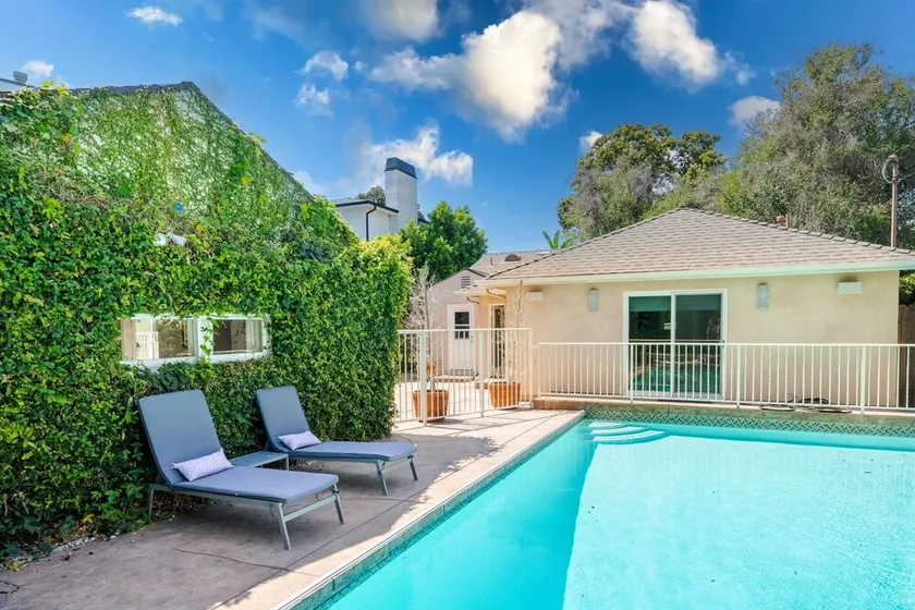 Walk to Famous Ventura Boulevard w/ Pool, Pingpong, BBQ - Image 1