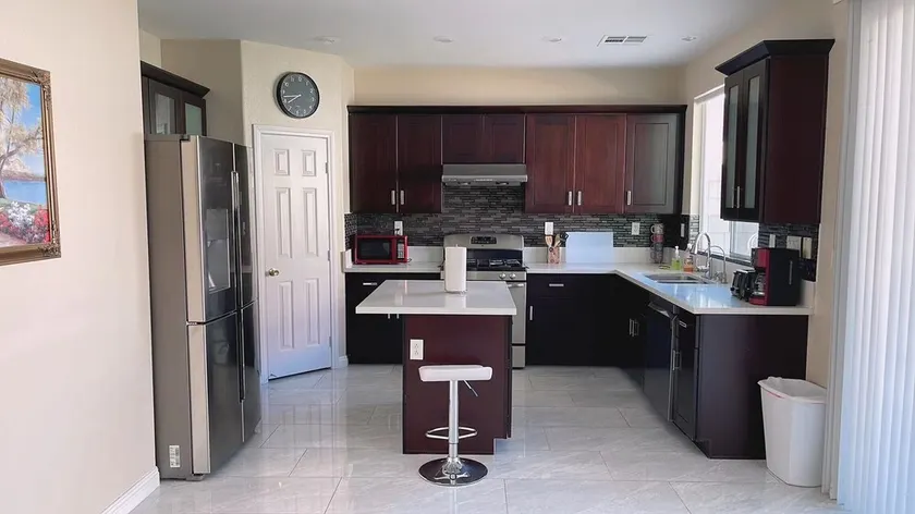 4 BR centrally located House - 10 Minutes From The Strip - Image 1