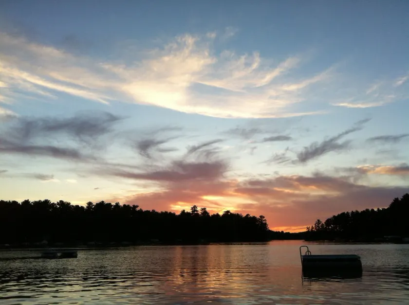 The Perch on Round Lake, freshly renovated, outdoor fun, great restaurants! - Image 1