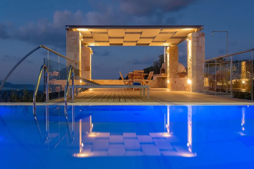 Élégante villa de 4 chambres très proche de la mer avec une vue imprenable sur la mer - Image 1