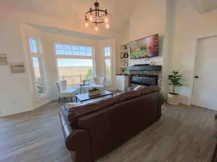 Tranquil, 3BR, entertaining, Mountain Home - Image 1