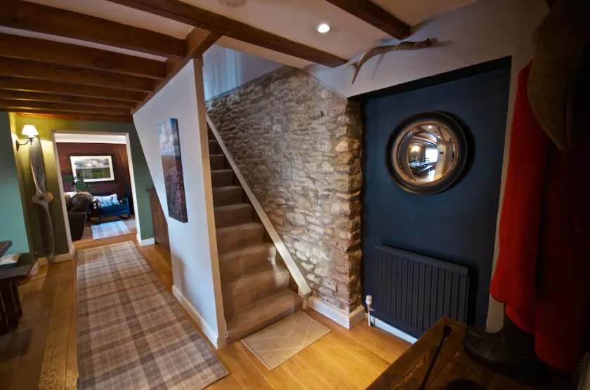 Luxuriously Restored Family Friendly 300 year old English Country Cottage  - Image 1