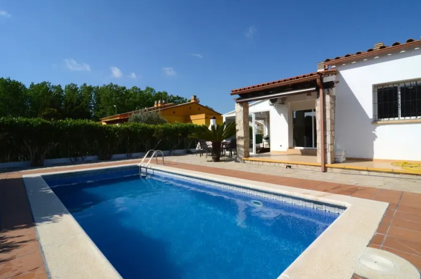 HAUS PRIVAT SCHWIMMBAD TERANYINA 3D - Image 1