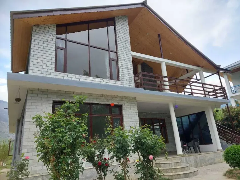 Room with washroom , garden view - Image 1
