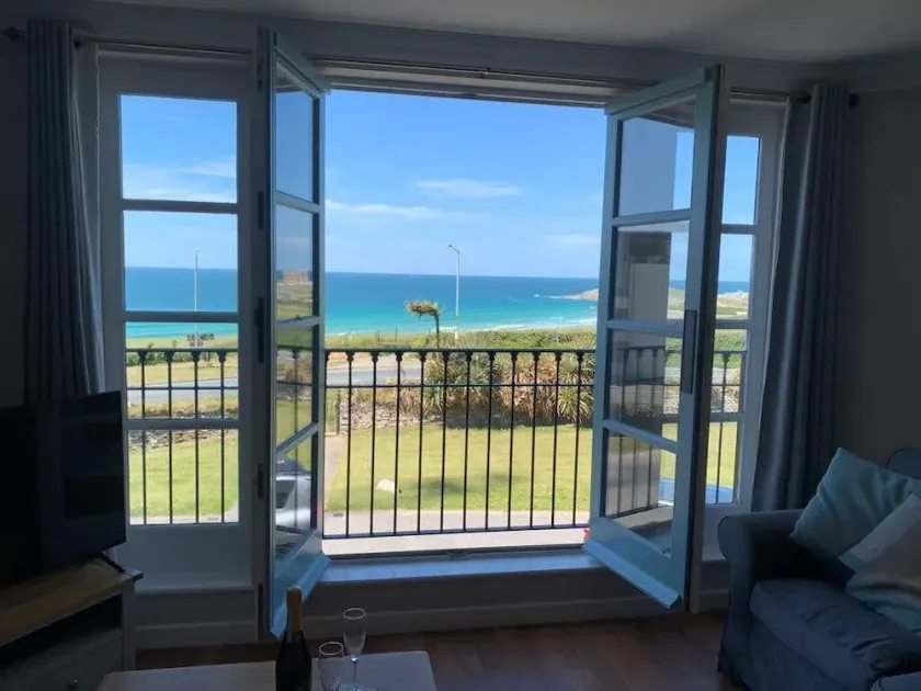 Luxury 3 bedroom Georgian style town house overlooking Fistral Beach - Image 1