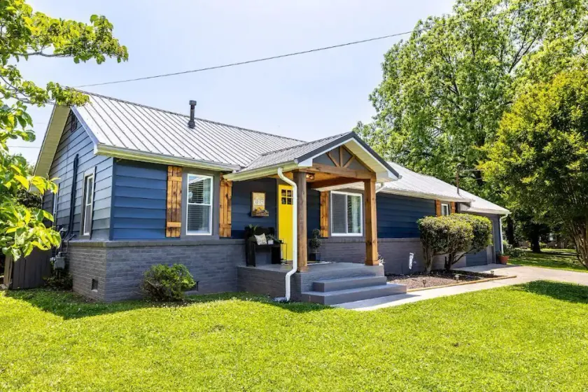 Clean, comfortable and spacious in Maryville. 3 BR, 2 BA, conveniently located. - Image 1