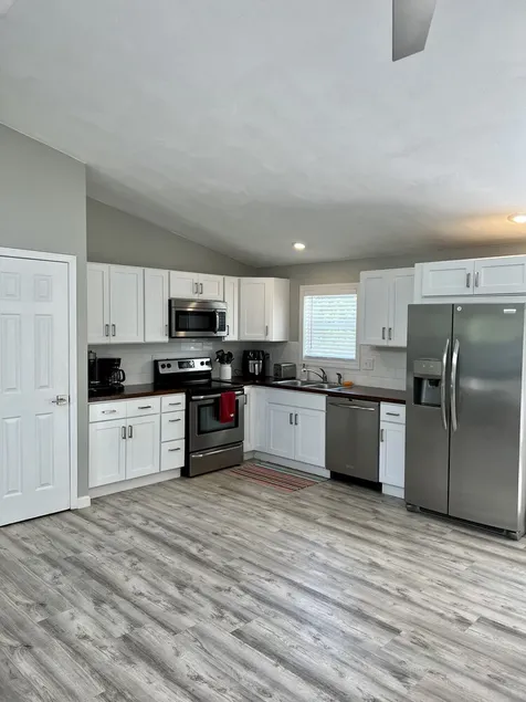 Spacious home close to beach - Image 1