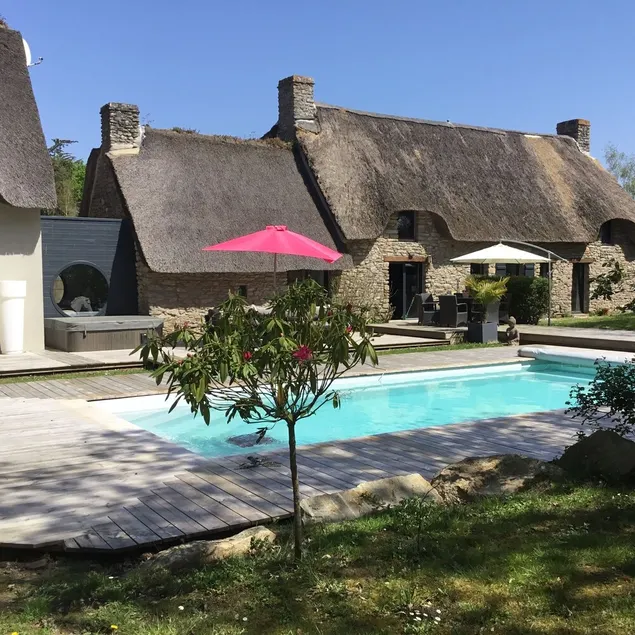 Authentisches Reetdachhaus mit Pool und Spa, das 2018 renoviert wurde - Image 1