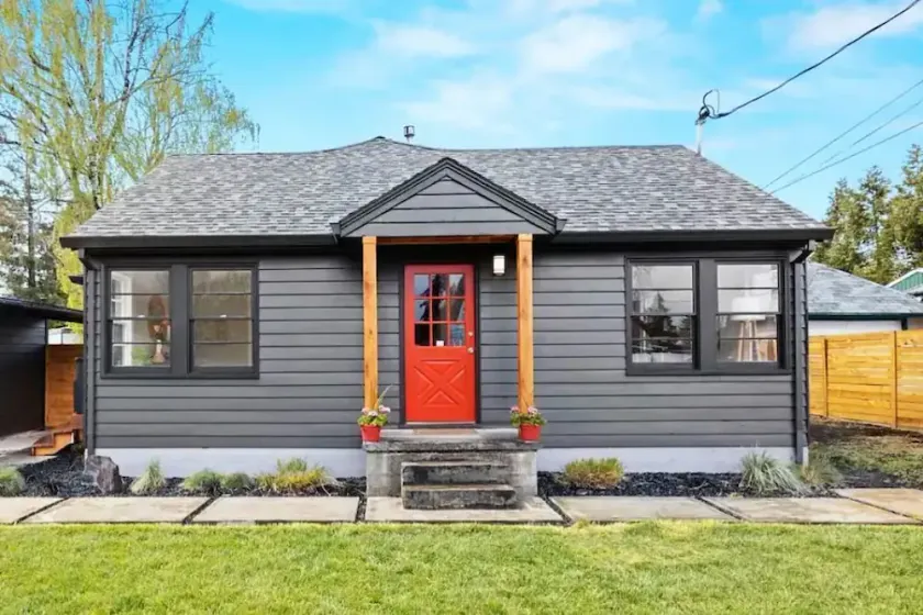 Modern 3 Bedroom Home in Beaverton - Image 1