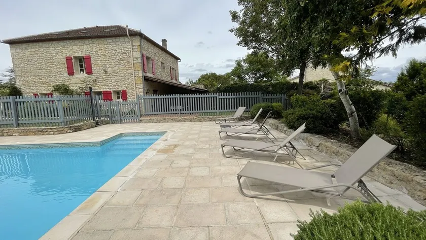 Belle GRANDE Maison en pierre avec piscine privée, dans la Vallée du Lot - Image 1