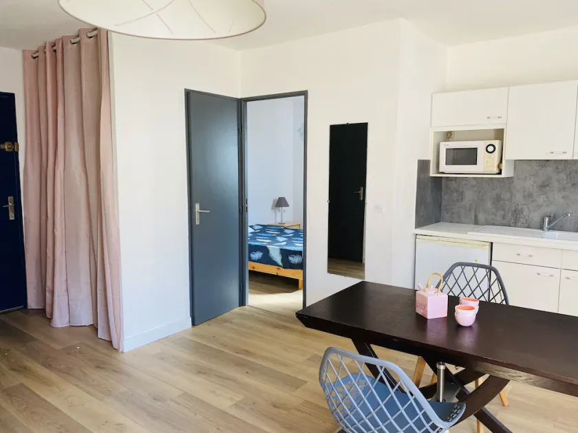 T2 apartment 100 meters bright, fully furnished baths - Image 1