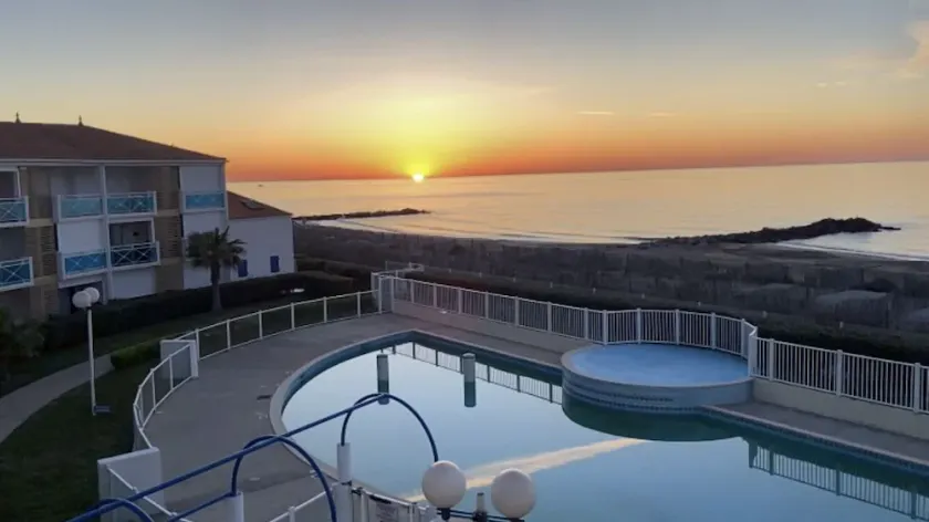 Large luxury studio facing the sea in Frontignan Plage  - Image 1