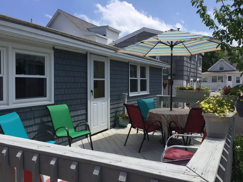 Immaculate Cottage with flower-lined deck located in Island Area! Pet Friendly! - Image 1