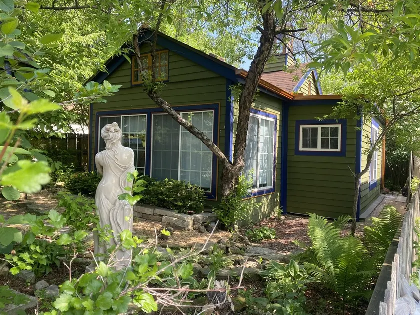 Quaint cottage steps from Marina  - Image 1