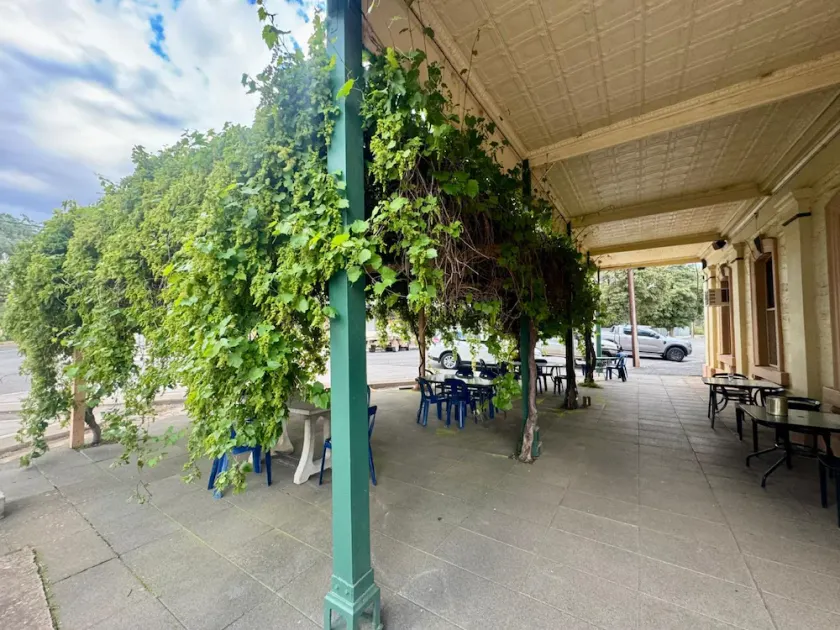 Royal Exchange Hotel - Image 1